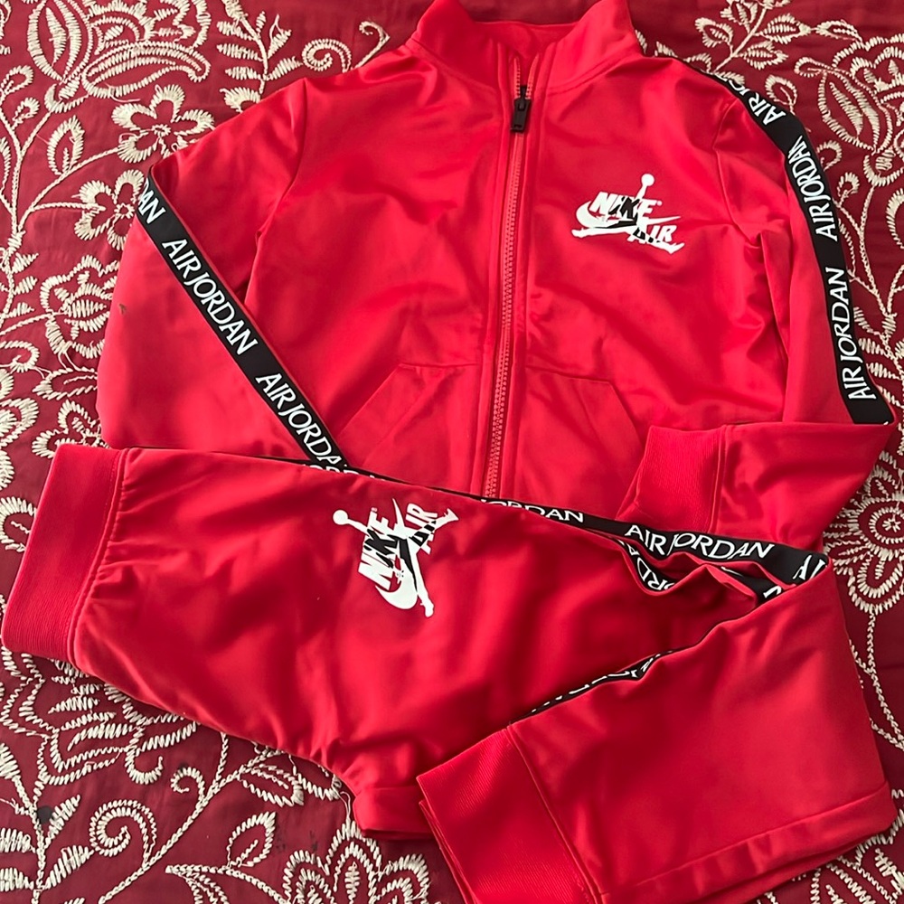 Boys Jordan jogging suit